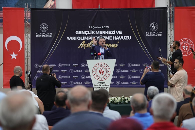 BAKAN BAK RİZE’DE GENÇLİK MERKEZİ VE YÜZME HAVUZU AÇILIŞI YAPTI