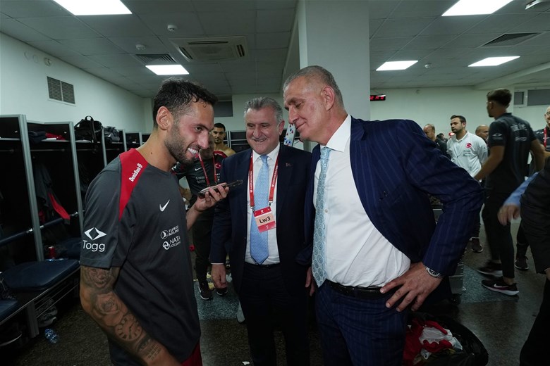 “GURUR DUYUYORUZ, MİLLİ FUTBOLCULARIMIZIN YOLLARI AÇIK OLSUN”