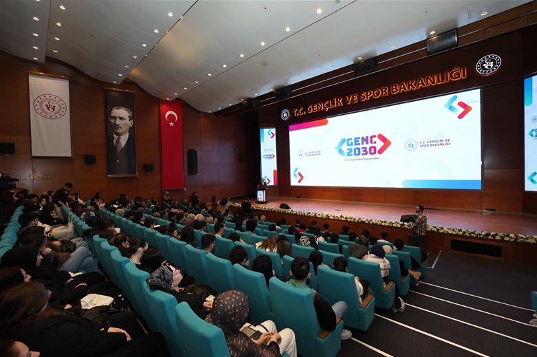 BAKAN BAK “GENÇ2030” PROJESİNİ TANITTI
