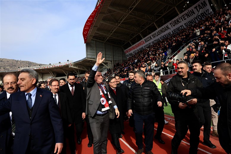 BAKAN DR. OSMAN AŞKIN BAK, YOZGAT STADYUMU'NUN AÇILIŞINI YAPTI