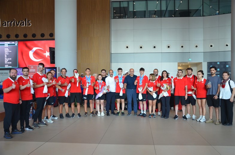 BAKAN BAK’TAN ÖZEL SPORCULAR İÇİN TEBRİK MESAJI