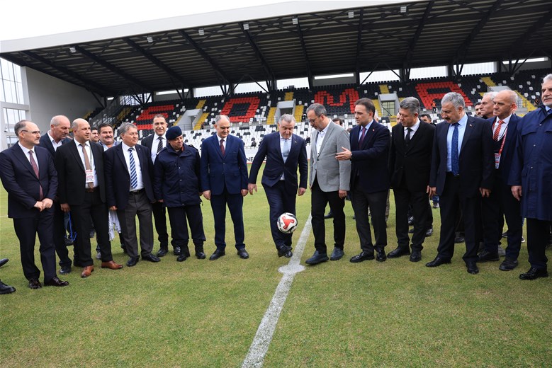 BAKAN BAK MANİSA'DA NAZIM YAVUZ İLÇE STADI'NIN AÇILIŞINI YAPTI