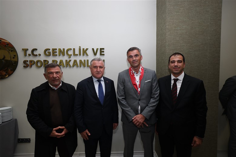 BAKAN BAK, AVRUPA OKUL SPORLARI FEDERASYONU HEYETİNİ KABUL ETTİ