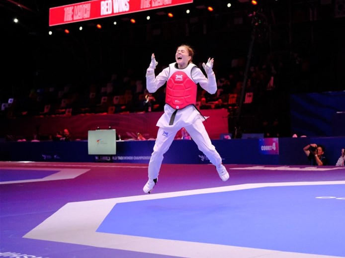 BAKAN BAK’TAN MİLLİ TEKVANDOCU MERVE DİNÇEL KAVURAT İÇİN TEBRİK MESAJI