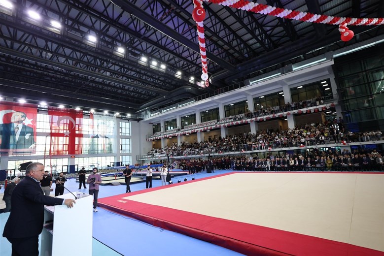BAKAN BAK: “TÜRK SPORUNDA BÜYÜK YATIRIMLAR VAR”