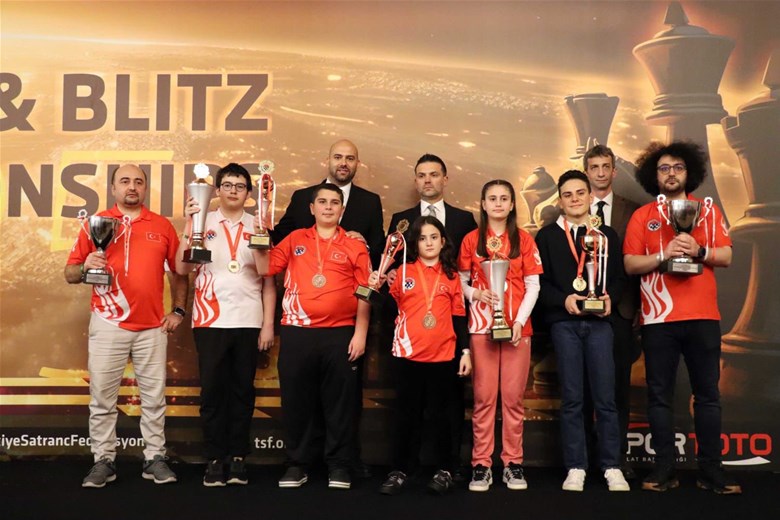 BAKAN BAK’TAN MİLLİ SATRANÇÇILAR İÇİN TEBRİK MESAJI