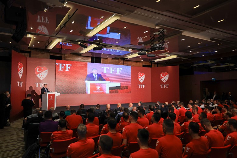 BAKAN BAK TFF MERKEZ HAKEM KURULU YAZ SEMİNERİNDE KONUŞTU