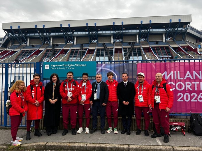 BAKAN BAK İTALYA’DA MİLLİ SPORCULARI ZİYARET ETTİ