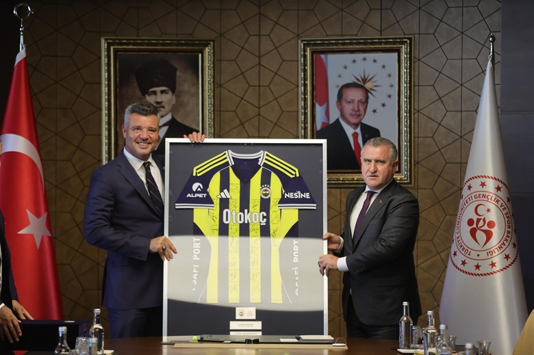 BAKAN BAK FENERBAHÇE YÖNETİMİNİ KABUL ETTİ