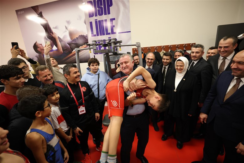 BAKAN DR. OSMAN AŞKIN BAK ESKİŞEHİR'DE