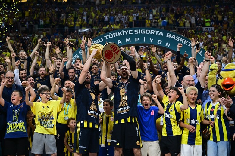 BAKAN BAK’TAN FENERBAHÇE BEKO’YA TEBRİK MESAJI