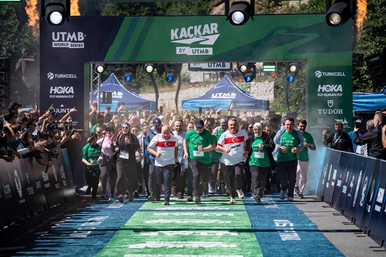 BAKAN BAK KAÇKAR BY UTMB'NİN STARTINI VERDİ, 4 KM KOŞTU