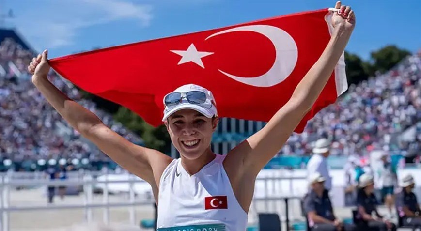 BAKAN BAK’TAN AVRUPA ŞAMPİYONU İLKE ÖZYÜKSEL MİHRİOĞLU İÇİN TEBRİK MESAJI