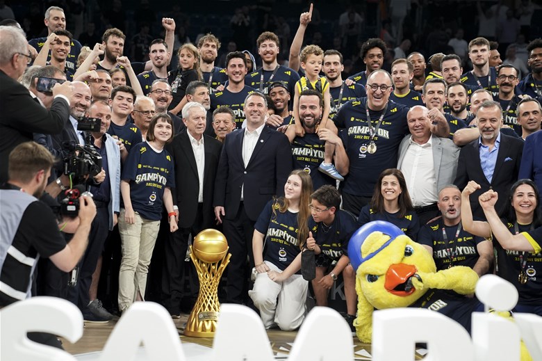 BAKAN BAK FENERBAHÇE BEKO’YU TEBRİK ETTİ