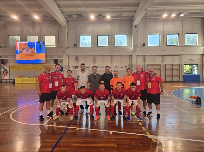 BAKAN BAK DOWN FUTSAL MİLLİ TAKIMINI TEBRİK ETTİ
