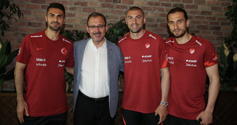 BAKAN KASAPOĞLU, ZEKİ ÇELİK, YUSUF YAZICI VE BURAK YILMAZ İLE BİR ARAYA GELDİ