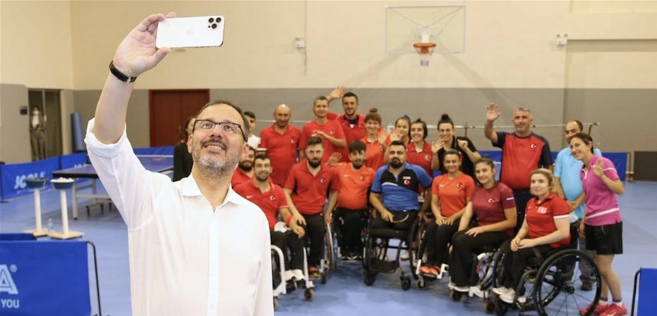 BAKAN KASAPOĞLU’NDAN PARALİMPİK SPORCULARA MORAL ZİYARETİ