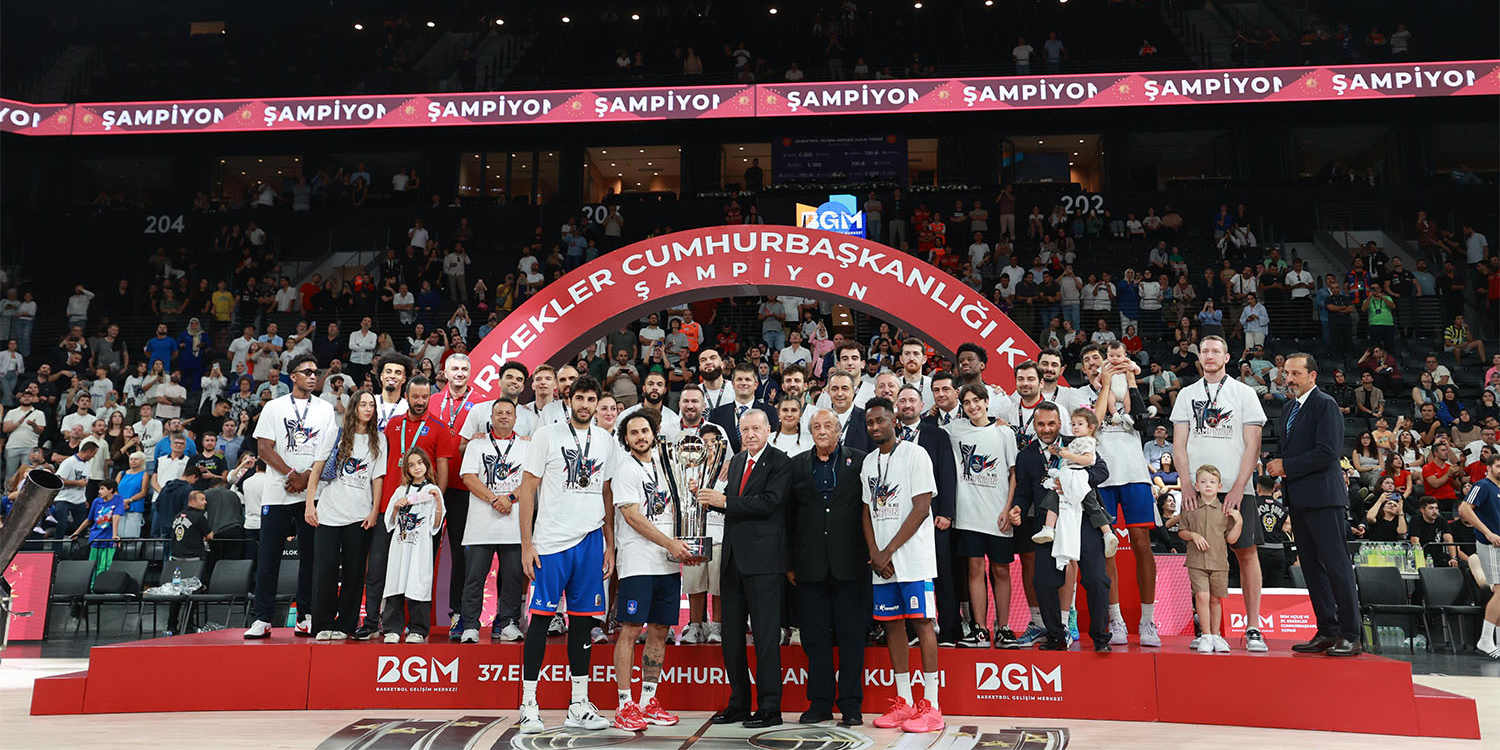 Bakan Bak’tan Anadolu Efes’e Tebrik Mesajı