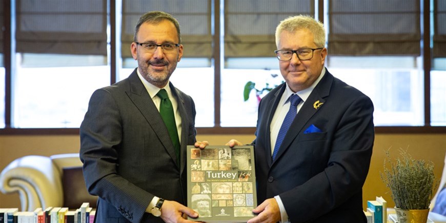 BAKAN KASAPOĞLU, AB TÜRKİYE DOSTLUK GRUBU BAŞKANI CZARNECKİ İLE BİR ARAYA GELDİ