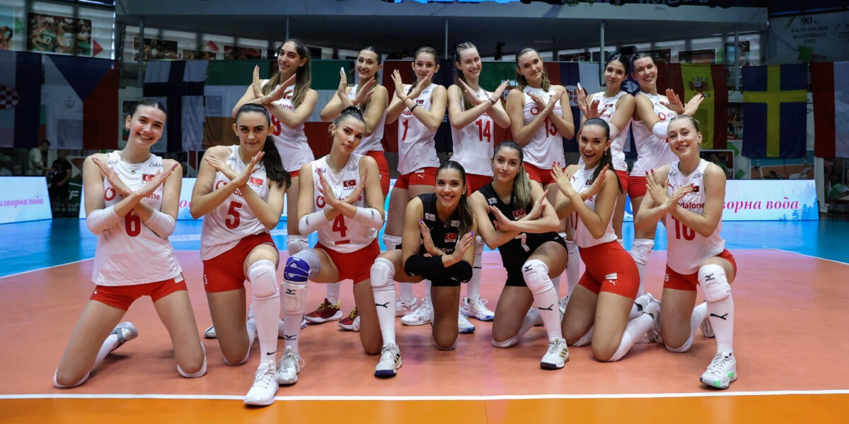 20 Yaş Altı Kadın Voleybol Milli Takımına Tebrik