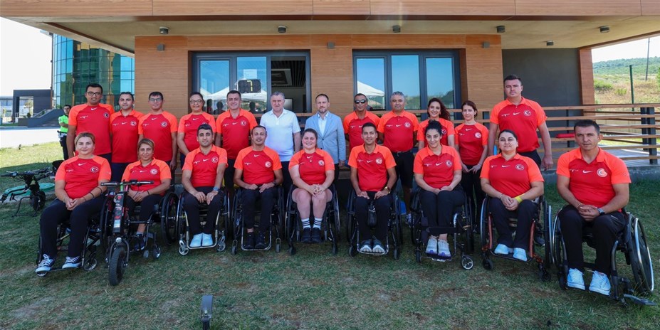 Bakan Bak’tan Paralimpik Oyunları’na Hazırlanan Sporculara Ziyaret 