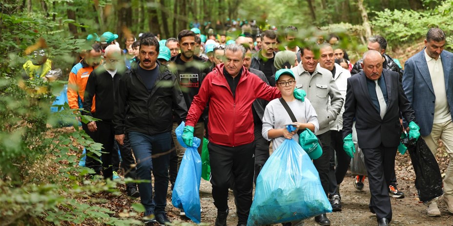 Bakan Bak İstanbul'da Orman Temizliği Etkinliği'ne Katıldı