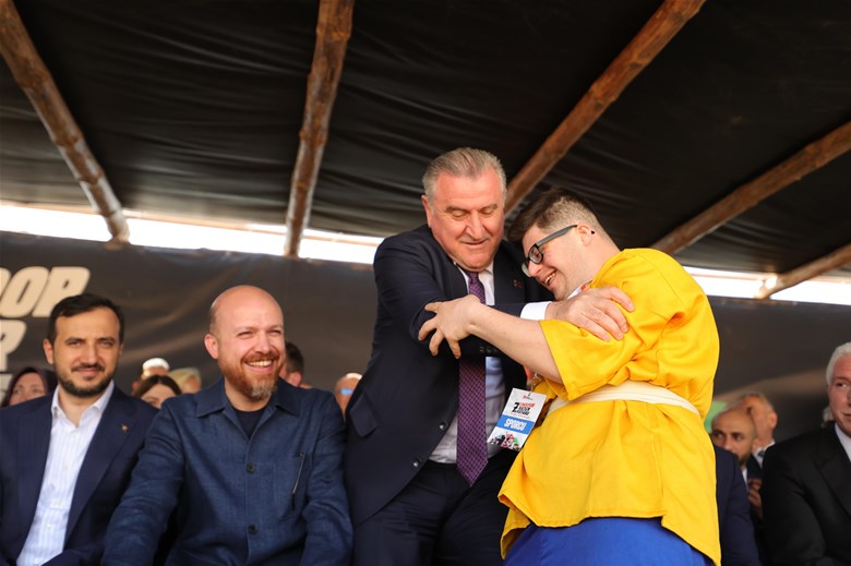 BAKAN BAK 7. ETNOSPOR KÜLTÜR FESTİVALİ AÇILIŞINA KATILDI