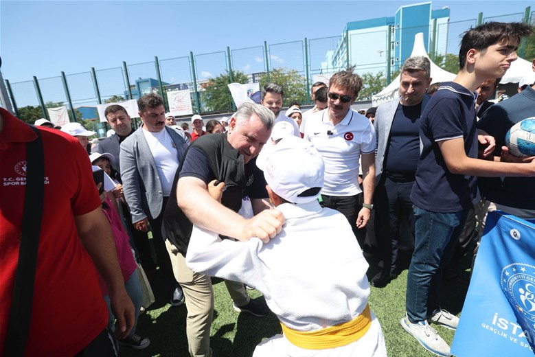 BAKAN BAK: “HEP BERABER BU YAZI HAREKETLİ GEÇİRECEĞİZ”