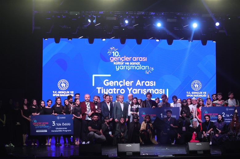 GENÇ OYUNCULAR ASPENDOS ANTİK TİYATROSU’NDA SAHNE ALDI