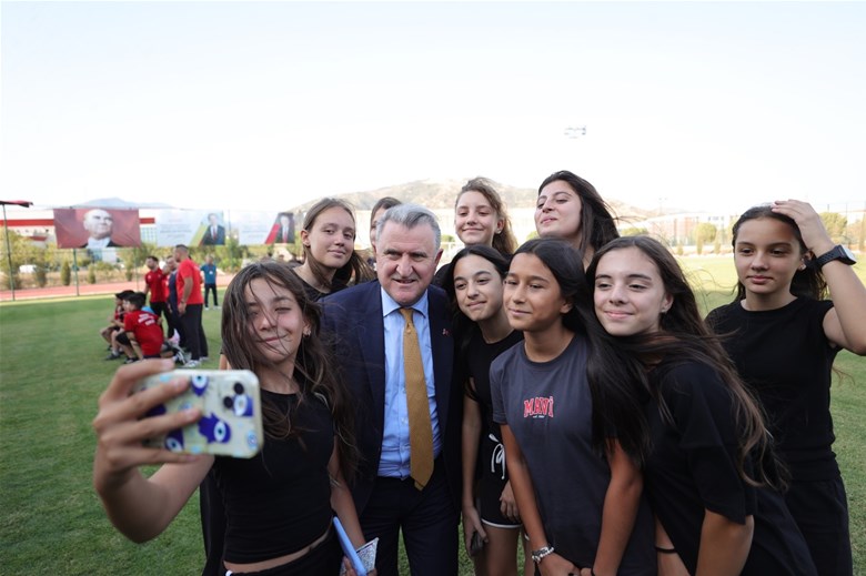 GSB SPOR OKULLARINDAN BU YIL 1 MİLYON 811 BİN ÇOCUK YARARLANDI 