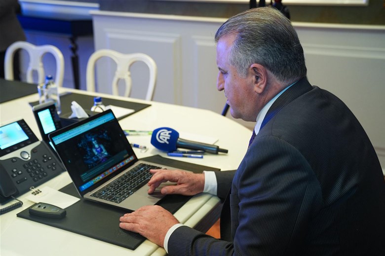 BAKAN BAK, AA'NIN "YILIN KARELERİ" OYLAMASINDA TERCİHLERİNİ YAPTI