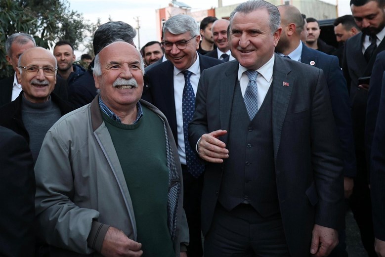 BAKAN BAK OSMANİYE’DE VATANDAŞLARLA İFTAR YAPTI, GENÇLERLE BULUŞTU