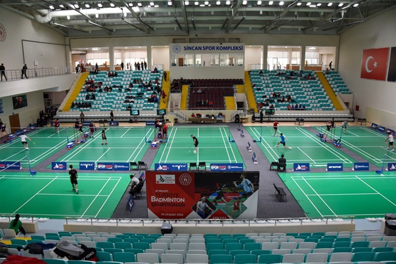 BADMİNTON SÜPER LİG MÜSABAKALARI SİNCAN SPOR KOMPLEKSİ'NDE BAŞLADI